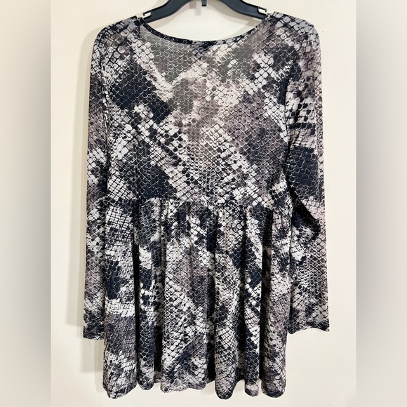 TORRID Animal Print Snakeskin Sheer Lightweight Mesh Babydoll Blouse Size 2X - Picture 3 of 14